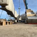 Construction de la passerelle en gare d'Ans (Photo: Infrabel)