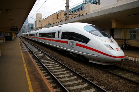 Train ICE en barre de Bruxelles Nord (Photo: Clicgauche, Wikimedia, domaine publique)