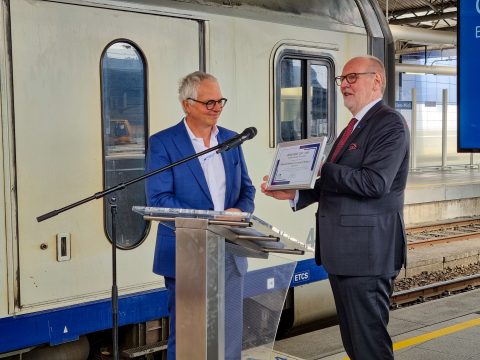 Josef Doppelbauer et Gerd De Vos en gare de Brussel Midi (Photo: ERA)