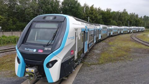 La rame du RER NG au Centre d'Essais Ferroviaires de Valenciennes (©Alstom/Samuel Dhote).jpeg