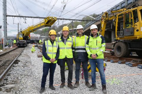 Georges Gilkinet, ministre de la mobilité, Gilles Foret, Échevin de la Transition Écologique, de la Mobilité, de la Propreté et du Numérique chez Ville de Liège, et Benoît Gilson, PDG d’Infrabel, se sont rendus à Liège le 29 avril 2023, pour assister aux travaux.