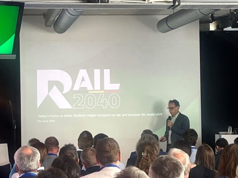 Erik Van Meensel a expliqué la vision ferroviaire 2040 pour le transport de marchandises par rail. 2023, Matthias Vanheerentals / ProMedia