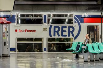 Station RER La Defense, à Paris. (Photo: Shutterstock)