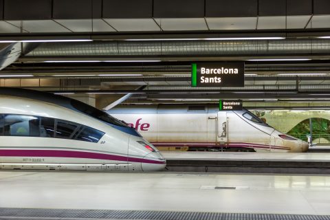 Train Renfe à Barcelona (Photo: Shutterstock)
