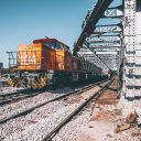 Remplacement du pont de Chartres en Essonne, près de Paris. Ces travaux ont été réalisés par Colas Rail pour le compte de la RATP. (Photo : François Bouriaud/ Colas Rail)