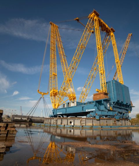 Grue électrique à anneau SGC-90 "Petite Celeste" (Photo : SARENS)