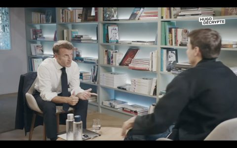 Macron en entretien avec le youtuber français Hugo Travers, sur la chaîne youtube "HugoDécrypte"