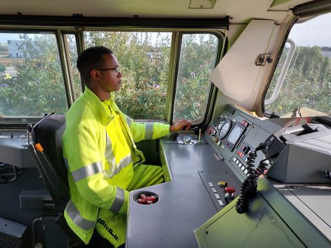 Diao conduisant un train (Photo: Infrabel)