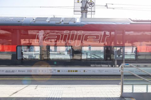 New generation RailJet manufactured by Siemens Mobility for ÖBB