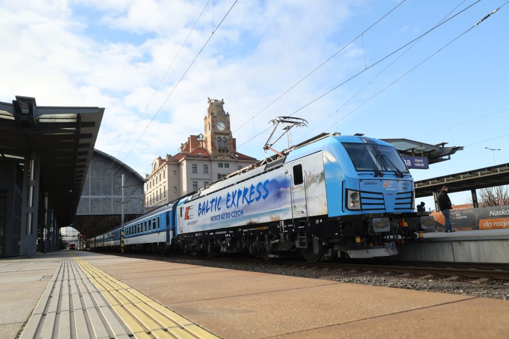 The Baltic Express leaving the station in Prague