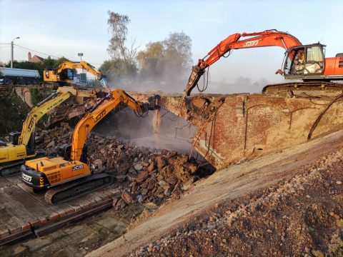 100 jaar oude Belgische spoorbrug wordt afgebroken