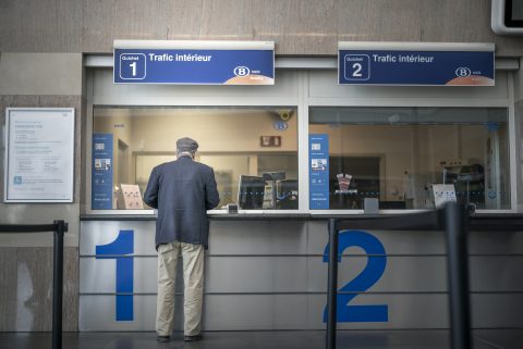 Een loket op station Charleroi, bron: NMBS