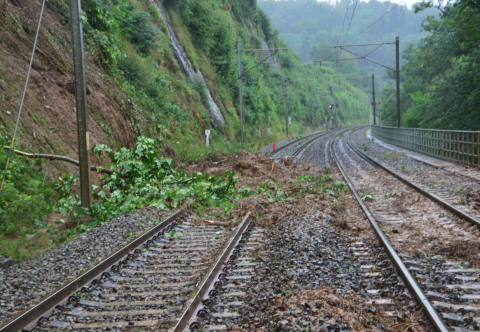 Hevige regenval veroorzaakt stremmingen op het spoor in Zuid-België, foto: Infrabel