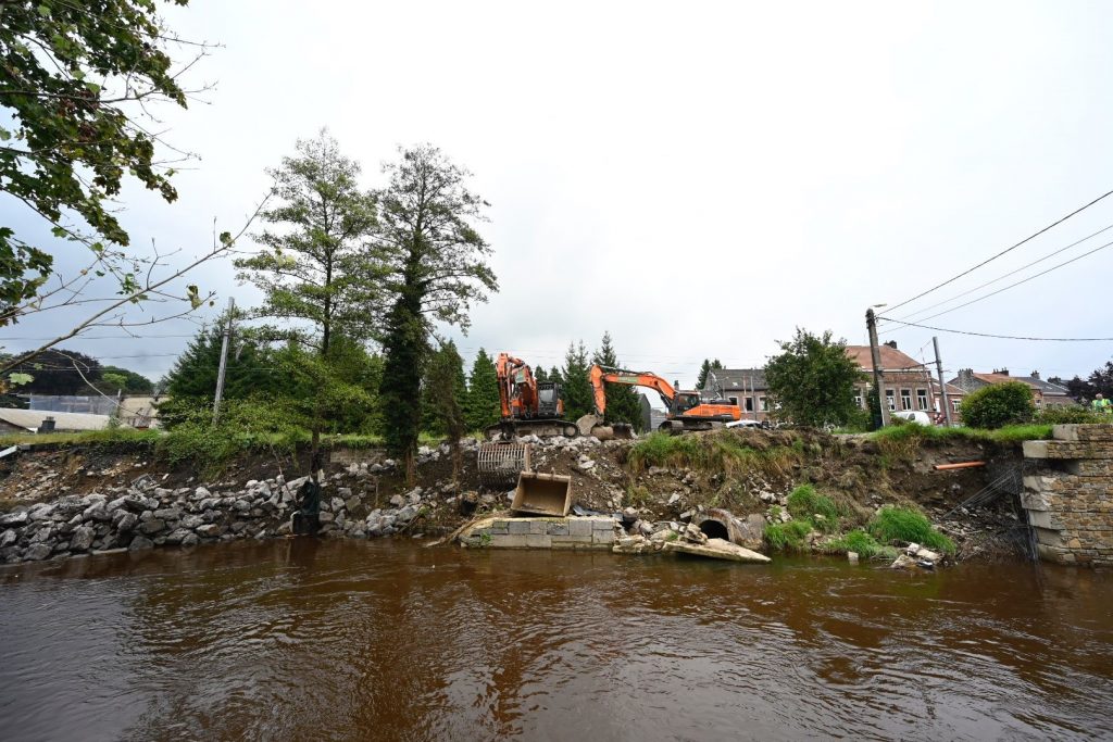 3.000 ton rotsblokken en 3.000 m³ grond worden aangevoerd in Juslenville (Theux)