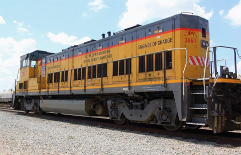 Een Switcher locomotief van Sierra Northern Railway die wordt omgebouwd tot waterstoftrein