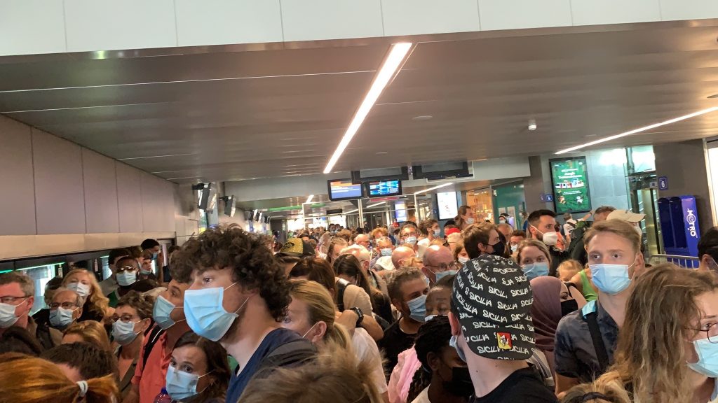 Drukte op de trein door strandtoerisme en verminderde capaciteit