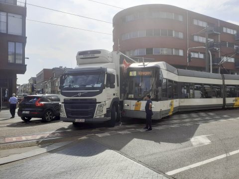 Tram botst op vrachtwagen_Kiel_Antwerpen
