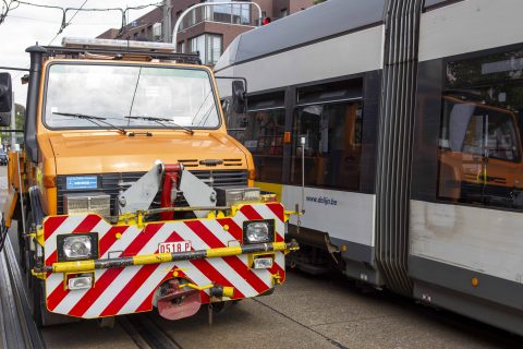 Tram terug op de rails gemanoeuvreerd in Antwerpen