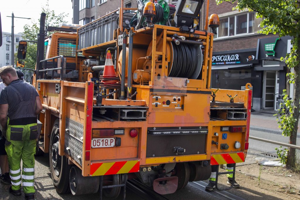 Tram terug op de rails gemanoeuvreerd in Antwerpen