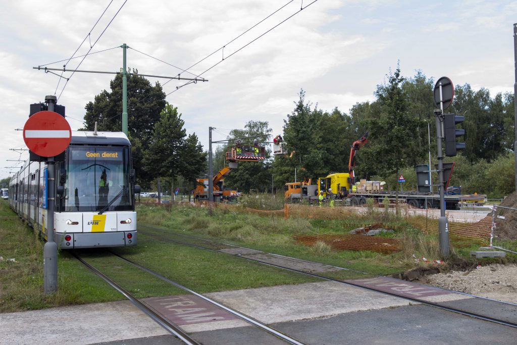 Werken aan de tramlijn op de Linkeroever in Antwerpen 