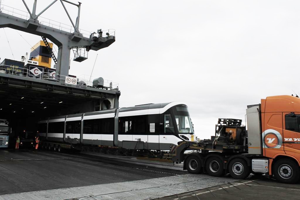 CAF kusttram arriveert in Zeebrugge