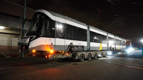 CAF tram arriveert in Antwerpen