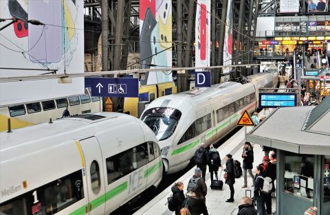 Een ICE op het station van Hamburg, bron: Deutsche Bahn