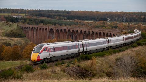 Azuma bi-mode trein in Highlands