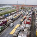 Combinant terminal in Antwerpen is volgeladen met contaiers