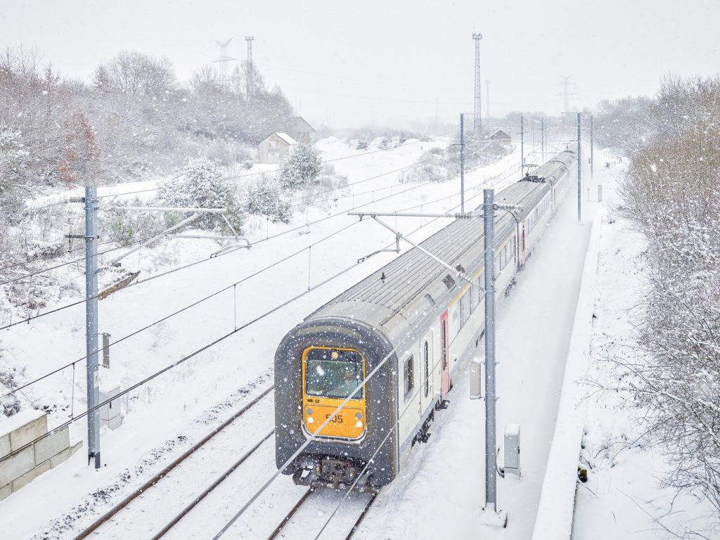 Treinbestuurder past rijstijl aan bij winterse omstandigheden