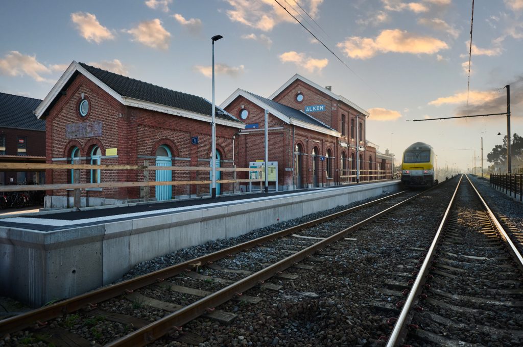 Verhoogd perrron van Alken in gebruik genomen