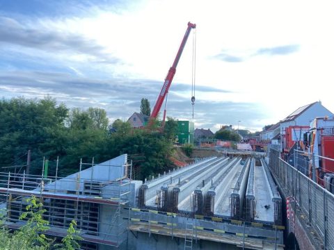 Bouw nieuwe spoorwegbruggen in Sint-Genesius-Rode gestart