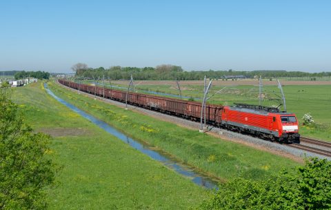 Goederentrein op de Betuweroute