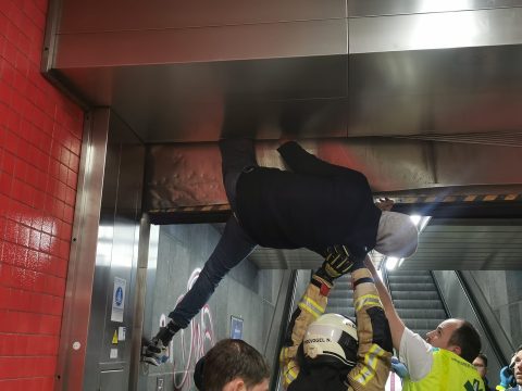 Ongeluk rolluik metrostation Hallepoort