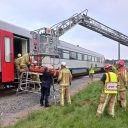 Brandweer Merelbeke oefent op spoorongeval in NMBS-werkplaats in Melle