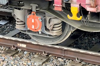 Sandite trein op het spoor