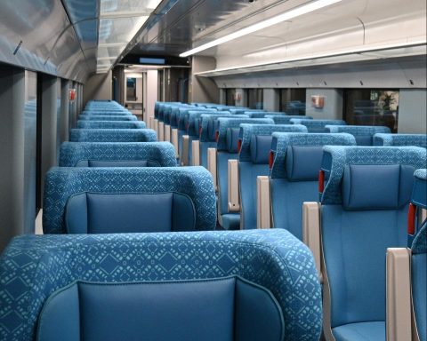 The blue seats of the Tren Maya 