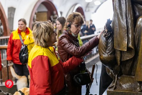 Assistance to the blind (Photo: Moscow Metro)