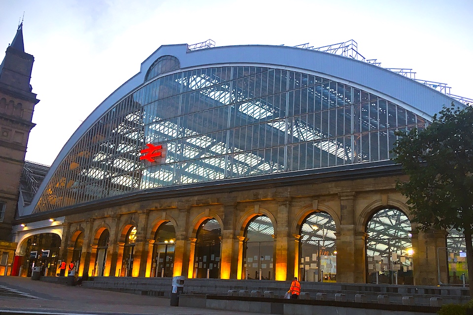 Liverpool Lime Street station picture