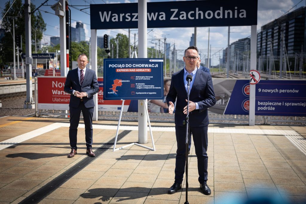 Polish infrastructure minister Dariusz Klimczak announced the plans at a train station in Warsaw.